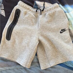 Nike Boys Nike Tech Fleece in Light Gray